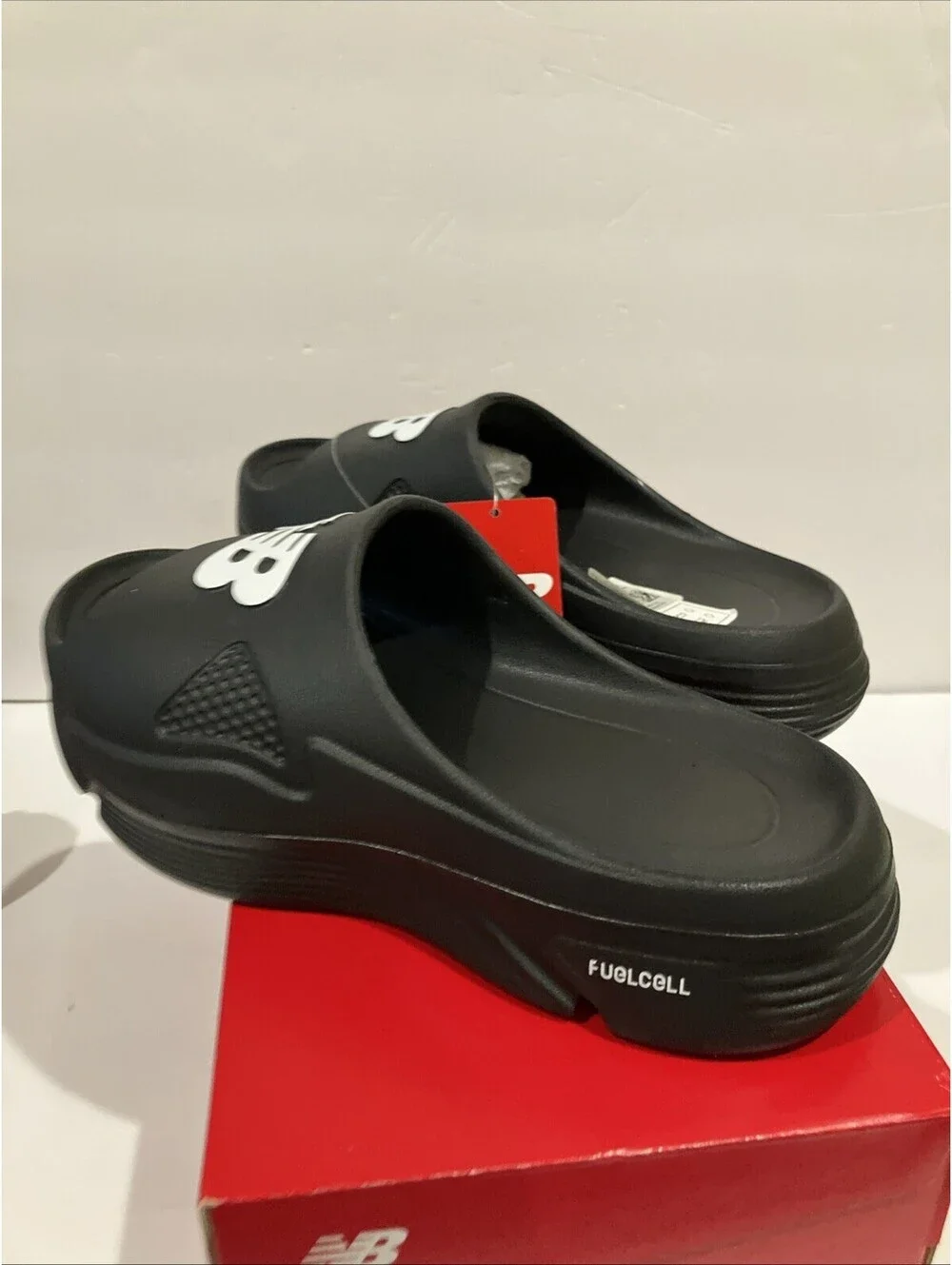 New Balance Fuel Cell Slide Men's Size  8 D Black White Recovery Sandals NEW